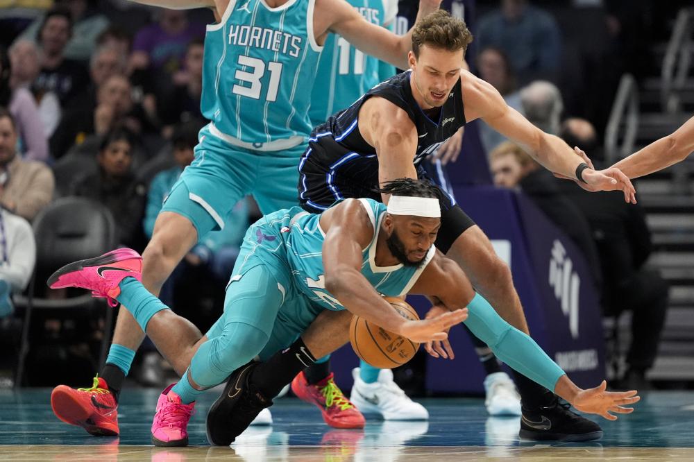 身拿球分边 身拿球分边