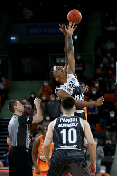 伯恩和刘易 伯恩和刘易