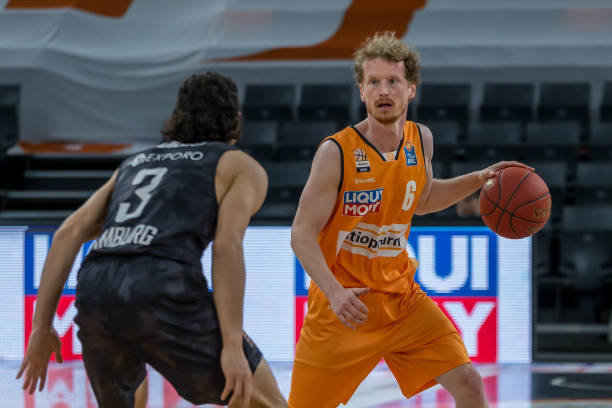 端的空缺 端的空缺