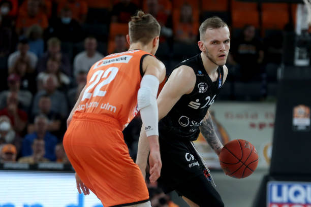 坚持着对足 坚持着对足